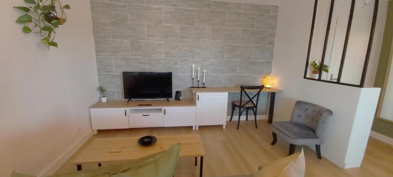 Apartment La Campagne Romantique - Avec Entree Autonome, Parking Prive & Sa Piscine ! - *