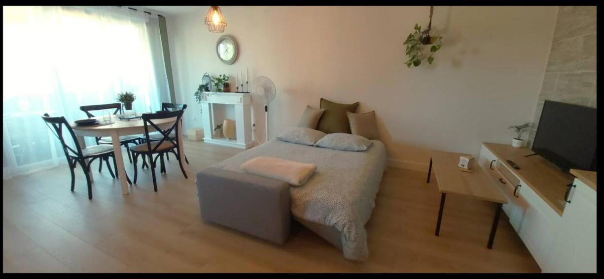 La Campagne Romantique - Avec Entree Autonome, Clim Neuve, Parking Prive & Sa Piscine ! - Appartement