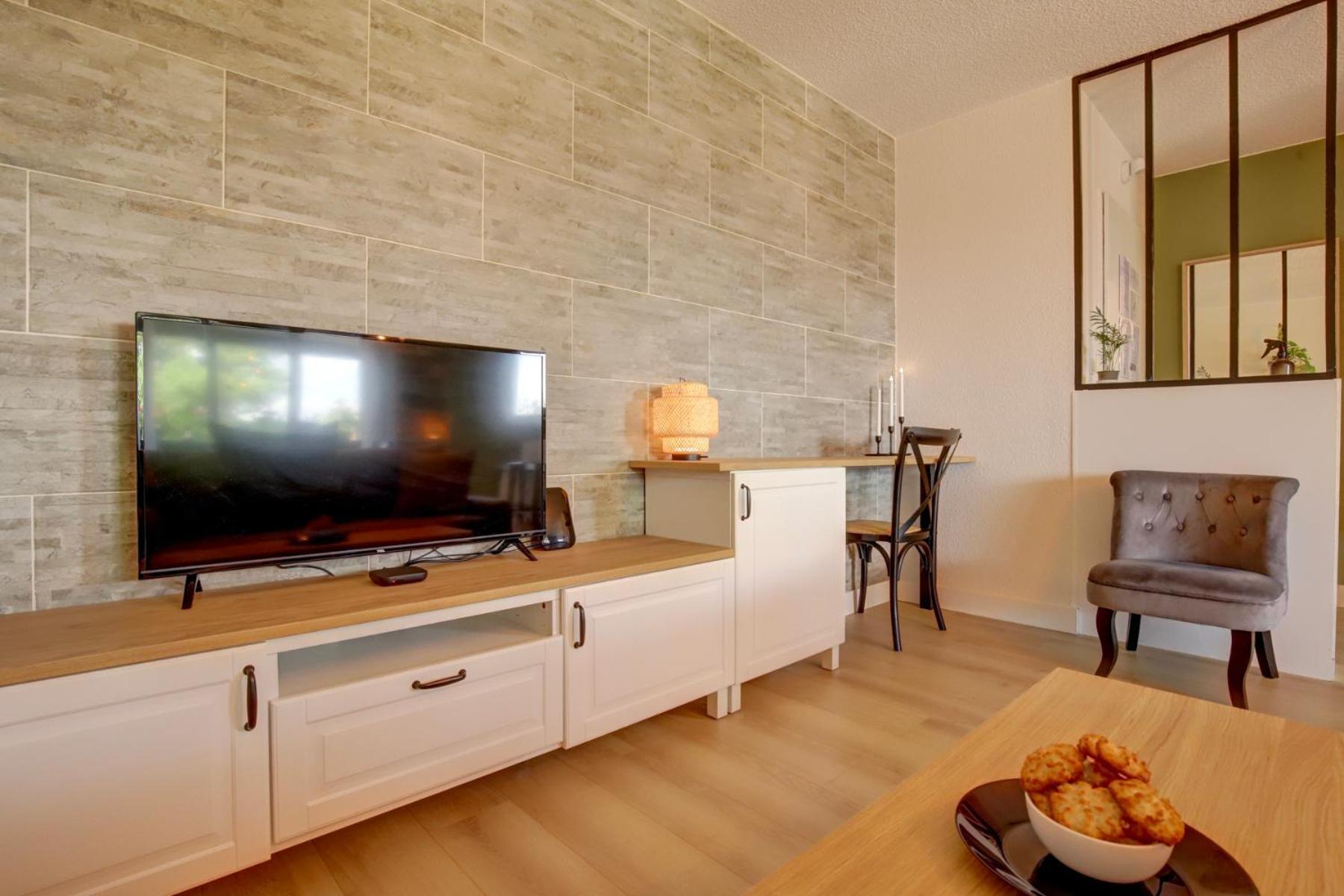 Appartement La Campagne Romantique - Avec Entree Autonome, Clim Neuve, Parking Prive & Sa Piscine ! - *